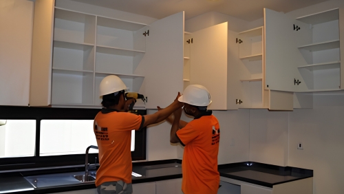 Al Faryabi Top Home Sharjah - Falceiling & Interior by Dorrat Al Jouda